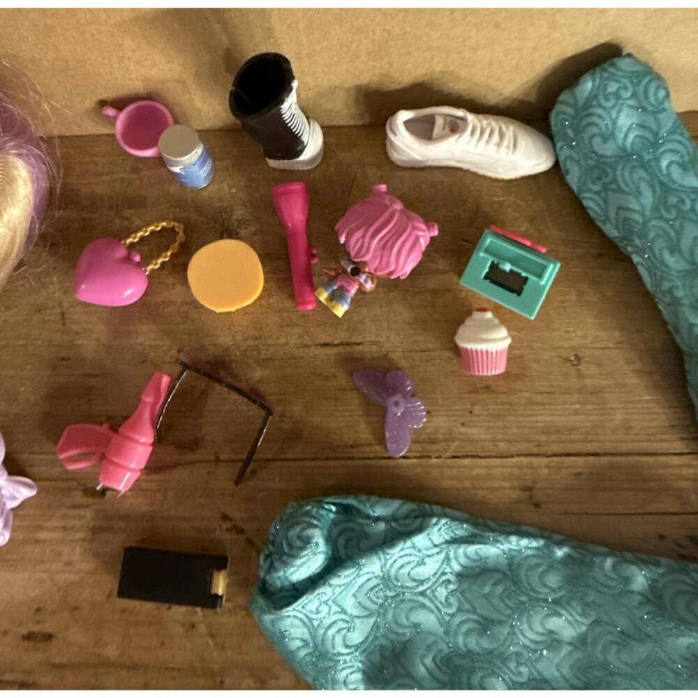 17 Lot Doll Accessories Hatchimals  Reebock Sunglasses Tea Cup Flashlight Purse - Picture 4 of 13